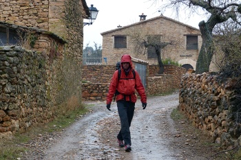 A dreary and wet hike back to Alquezar.